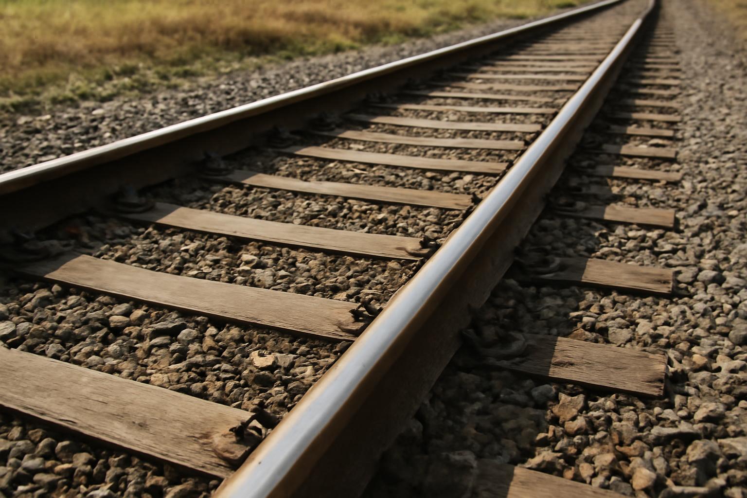 Miért tágulnak a sínek nyáron?